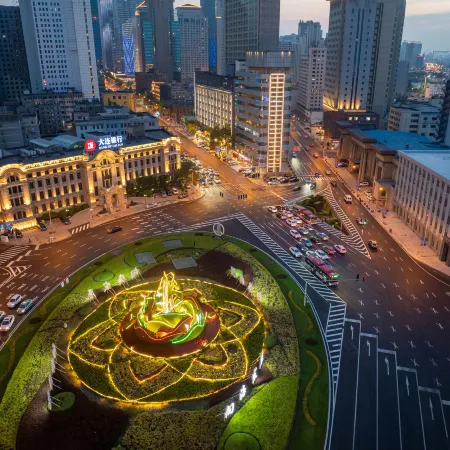 Xuyuan Hotel Отели рядом с достопримечательностью «Далянь Харбор»