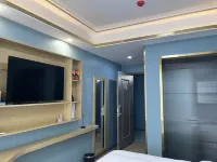 雲錦飯店 萬家福購物廣場附近的飯店