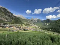 Ya'an 18 ° · Full View Sunrise View Homestay (Zagana Runwugou Branch) Hotels in Têwo County