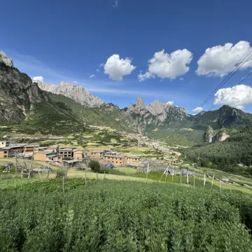 Ya'an 18 ° · Full View Sunrise View Homestay (Zagana Runwugou Branch)