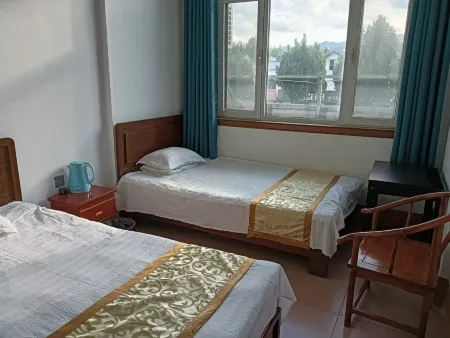 Chenglong Hotel Отели рядом с достопримечательностью «Mount Yimeng Tourism Area»