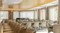 voco STOCKHOLM - KISTA by IHG - breakfast