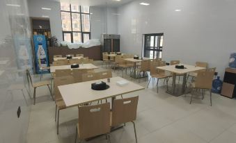 Xianghua Esports Hotel (Qiannan Normal University Wanda Plaza Branch)