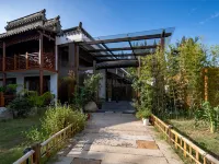 Shanghai Bu She Jiangnan Homestay (Zhujiajiao Ancient Town Branch) Отели рядом с достопримечательностью «Парк Ориентал-Лэнд»