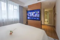 Romantic Season Middle Street Hotel (Shenyang Zhongjie Palace Museum Joy City Store) Hotels in 