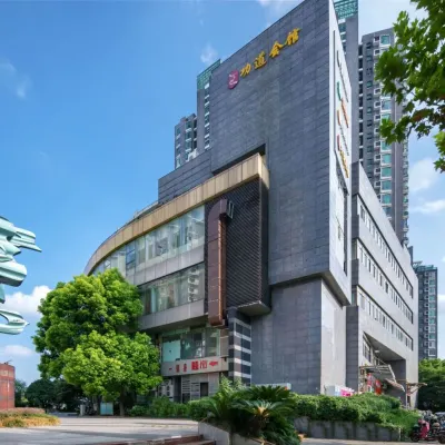 Jungui Hotel (Shanghai Jinshajiang Road Metro Station Branch) Hotel dekat Jalan Jinshajiang