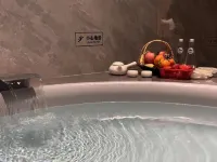 Sishijiu Hot Spring Homestay (Xinzhou Ancient City Branch)
