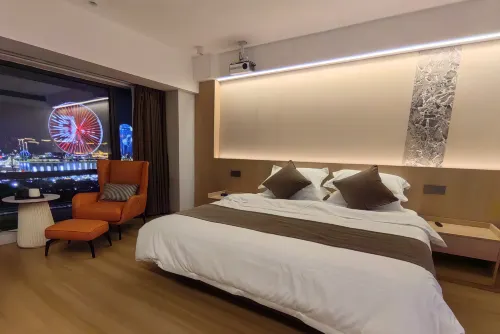 Ferris Wheel Panorama Hotel