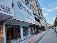 紅玫瑰賓館（紫金縣寶成商業廣場店） - 2 星級