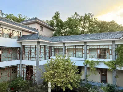 Ningbo Xishange Hotel Hotel di Five Dragon Pools (Wulong Tan) Scenic Area
