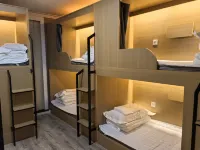 Zhonggulou  Youth Hostel (Xi'an Zhonglou Subway Station Huimin Street Branch)