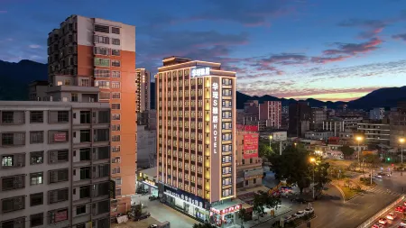 Hua Cheng S Elegant Hotel Отели рядом с достопримечательностью «Jieyang Rongjiang West Lake»