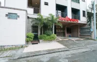 RedDoorz Plus @ Canley Residential Hotels near Aquabest Ortigas, Pasig City