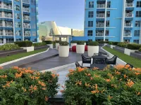 Luxury 1 Bedroom Manila BaySunset Airports Okada Solaire MOA with Parking Отели рядом с достопримечательностью «Cathedral Of The King»