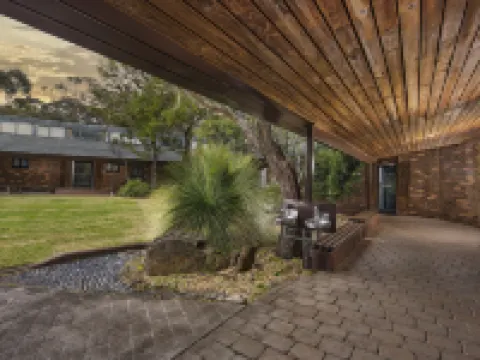 Sinofield Edu-Retreat Hotels in Leura