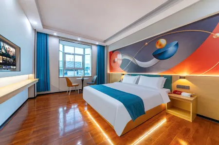 FengyuanHotSpringHote Отели рядом с достопримечательностью «Yuyi Tangquan Shuishang Paradise»