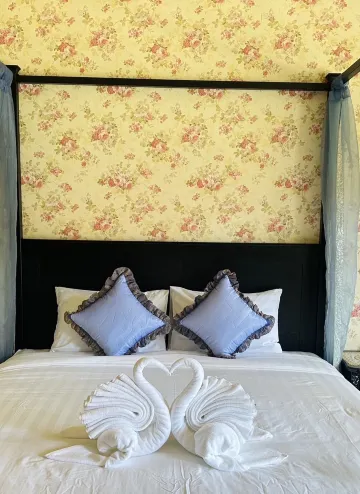 ห้องดีลักซ์ เตียงใหญ่ 1 เตียง