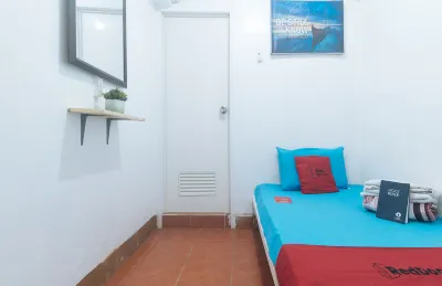 RedDoorz near OWWA Pasay Hotels in Pasay City