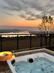 Trip.com Group Country Retreats (Ruicheng Huanghe Bay Joint Resort) - Hot Tub