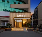Starway Hotel (Wuhan Macau Road Children's Hospital) Hotels near LIANG PIN PU ZI NA HU WU DIAN