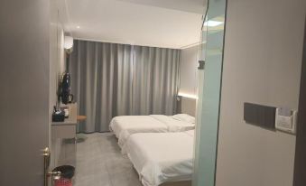 Shengyuan Hotel (Chongzuo High-speed Railway South Station Rainbow Street)