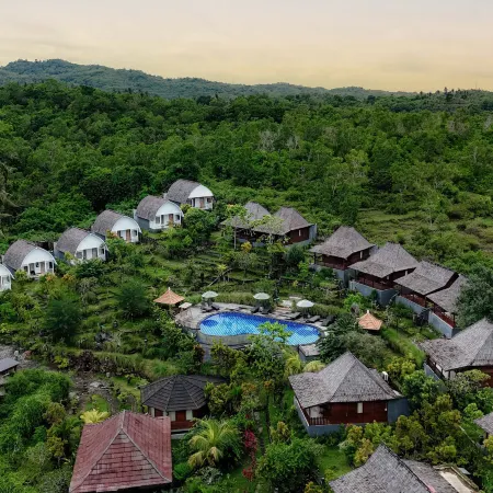 The Kleep Jungle Resort Отели рядом с достопримечательностью «Пляж Тембелинг»