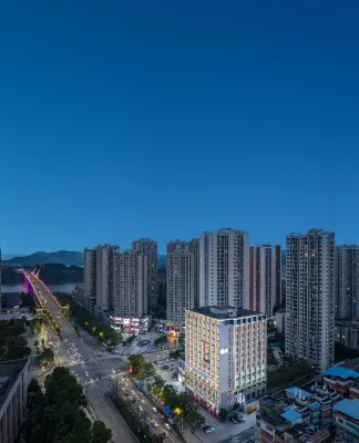 Guangnian Design Hotel (Chongqing Hechuan High-speed Railway Station District Government) Hotels near Wenfengta Park