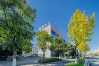 Yunmanju Hotel (Zhuji Baolong Plaza High-speed Railway Station)