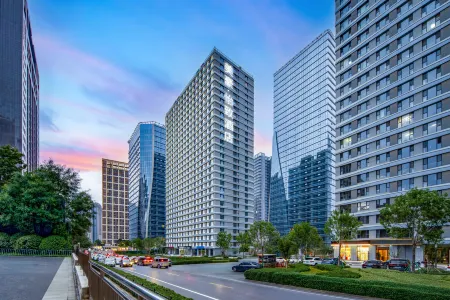 Meihao EZZI Hotel (Jinan Olympic Sports Center Wanxiangcheng) Отели рядом с достопримечательностью «Shandong Technician Institute Yanshan Campus»