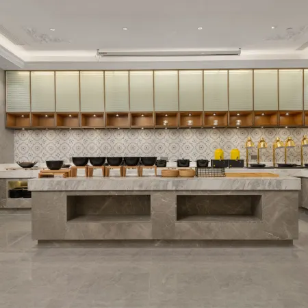 Mehood Ritz Hotel (Wuhu Pedestrian Street Jinghu Park)