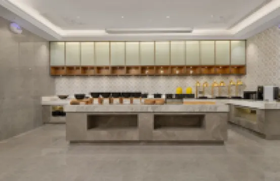 Mehood Ritz Hotel (Wuhu Pedestrian Street Jinghu Park)