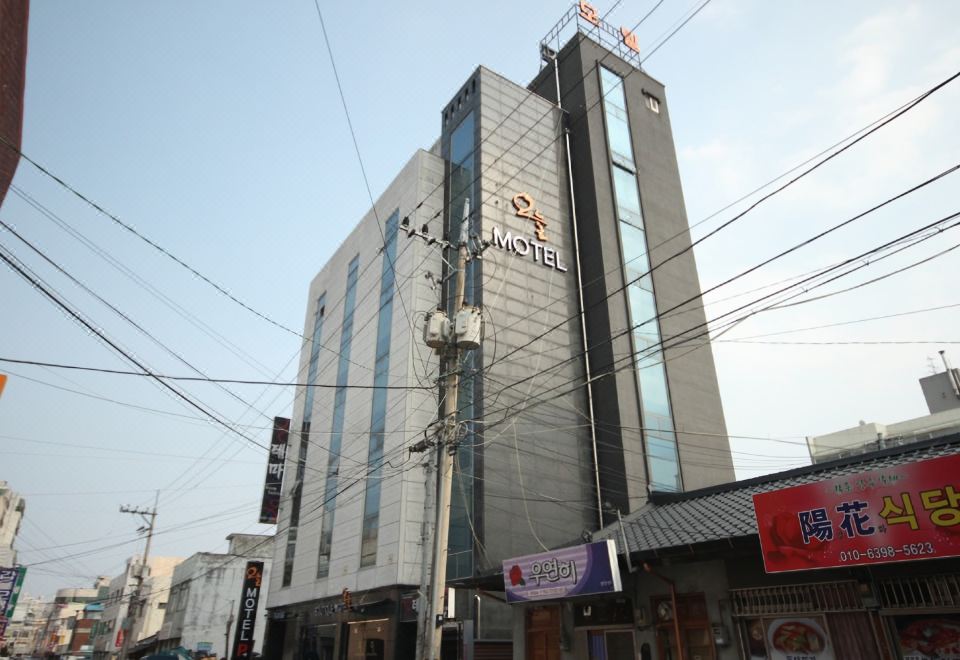 부띠끄모텔오늘의 깔끔한 객실 인테리어