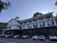 Boji Cai Hot Spring Homestay (Ya'an Zhougong Mountain Hot Spring) Отели в г. Горячие источники горы Zhougong