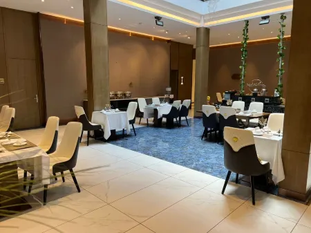 Marigold Hotel Отели рядом с достопримечательностью «Joe's Beerhouse»