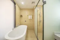 Licheng Huasheng Hotel (Bachu Centery Avenue)