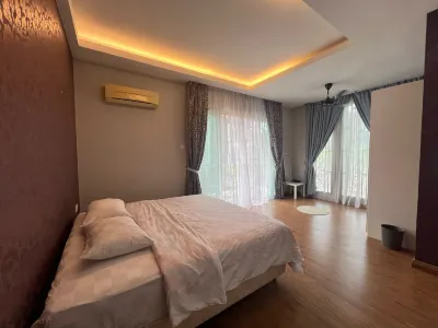 Hibiscus Urban Villa with private pool and water slide (6BR 12pax) Hôtels à : 