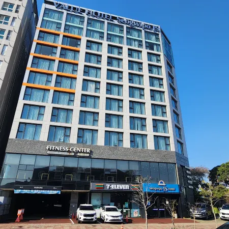 Seogwipo JS Hotel Отели рядом с достопримечательностью «Парк развлечений Seri World»