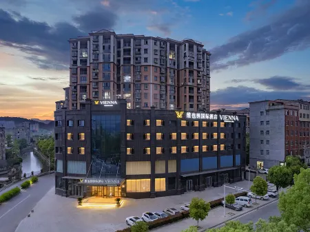 Vienna International Hotel (Jiugong Avenue, Tongshan County) Отели в г. Туншань