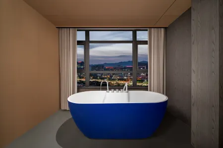 Li'ai Hotel (Yiyang Railway Station) Отели рядом с достопримечательностью «First Village of Great Changes in the Mountains»