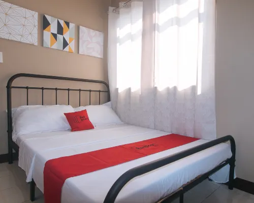 RedDoorz @ Aurea Apartelle Hotels near Casa Mariquit