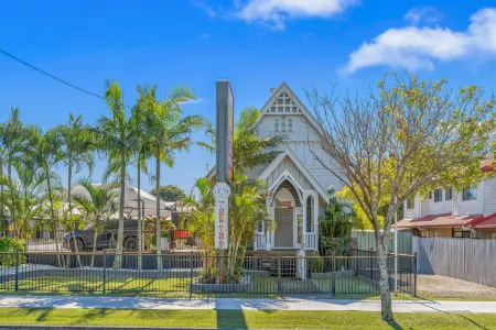 Caboolture Central Motor Inn, SureStay Collection by BW Отели в г. Кабулчер