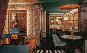 Snob Hotel