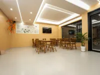 Halfhill Moments Hotels in Shennongjia
