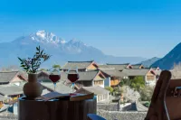 Panoramic View of Snow Mountain in Shanye Rizhao Jinshan (Lijiang Ancient City Branch) - Romantic