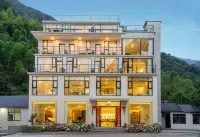 Tonglu | Four Seasons in the Mountains and Wilderness | Travel Secrets | Designer Vacation Villas Hotels in Bai Yunyuan Resort