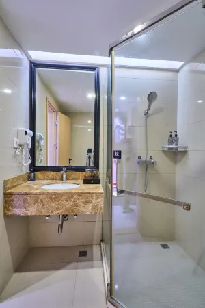 Yitian Hotel (Shishi Pedestrian Street)