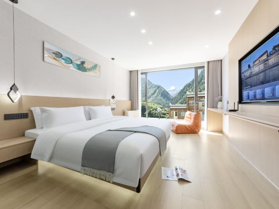 Muyi Mountain Residence Smart Hotel (Siguniang Mountain Style Street)