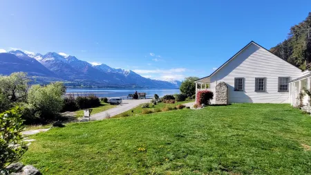 Kinloch Wilderness Retreat Отели в г. Гленорчи