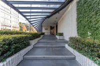 Mega Style Apartments Kings Domain Hotels near Benton's Finer Bathrooms
