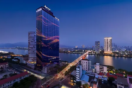 Courtyard by Marriott Danang HAN River Отели рядом с достопримечательностью «Danang Architecture University»